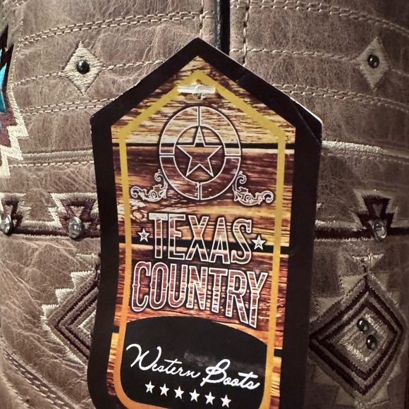 Women's Western Embroidered Tan Boots - Picture 5 of 6